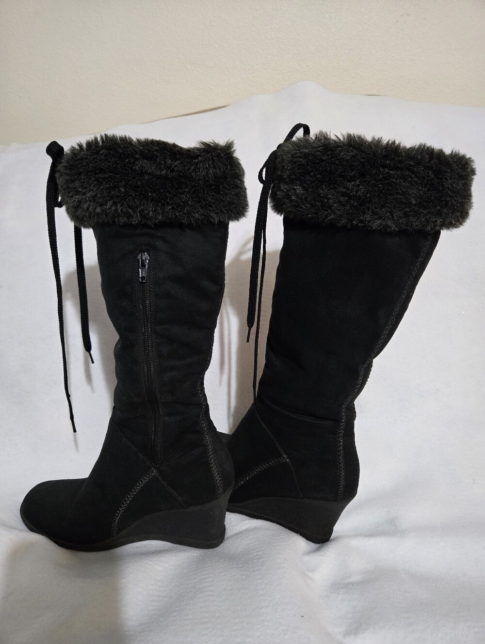 Lower East Side Women's Black Faux-Fur Trim Suede Wedge Boots, Size 7.5 - Picture 10 of 16